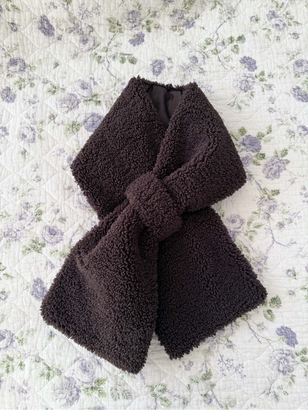 Apparis Faux fur brown sherpa scarf